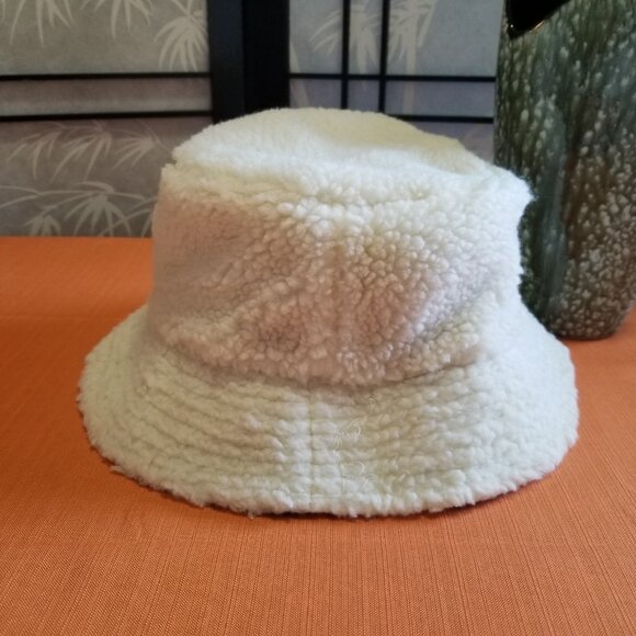 Disney Parks Alice In Wonderland Reversable White Rabbit Bucket Hat Adult - NWT - Picture 3 of 4